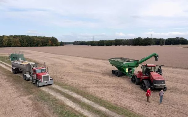 Colheitas de soja e milho em Ohio, EUA
