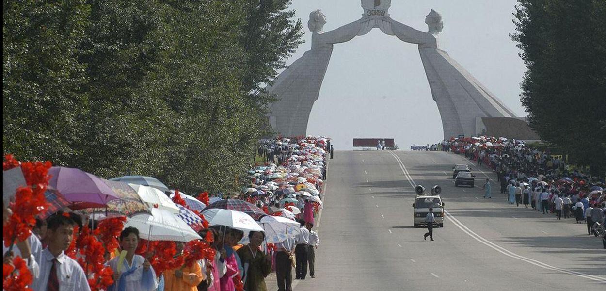 Monumento que simbolizava a reconciliação entre as Coreias não