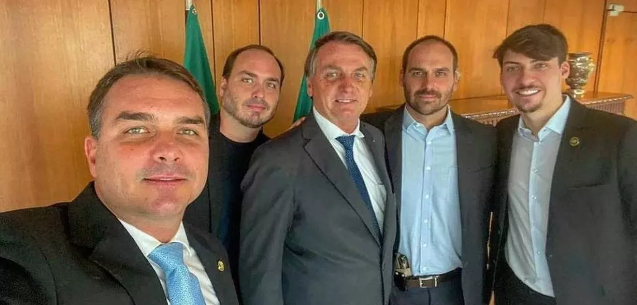 Flávio, Carlos, Jair, Eduardo e Jair Renan Bolsonaro