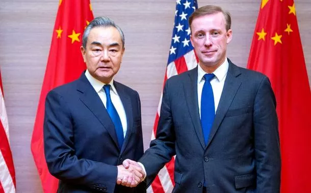 Wang Yi diz a conselheiro de Biden que maior risco para relação China-EUA é independência de Taiwan