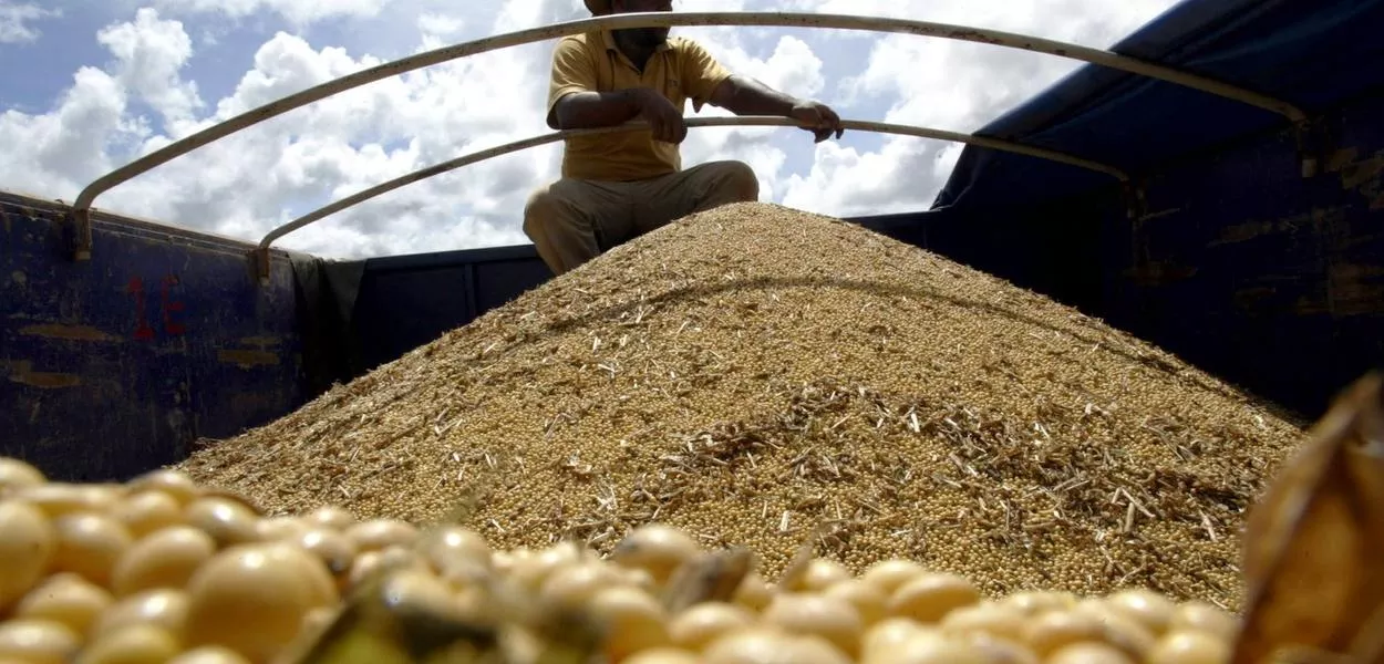 Caminhão carregado de soja em Mato Grosso