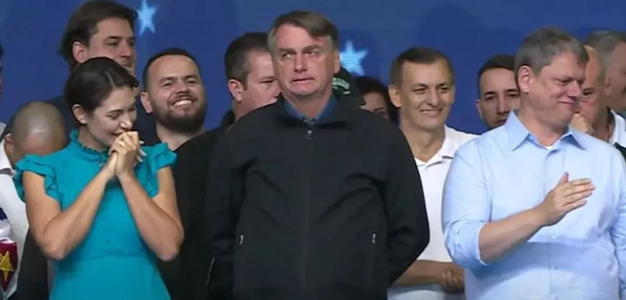 Michelle e Jair Bolsonaro e Tarcísio de Freitas