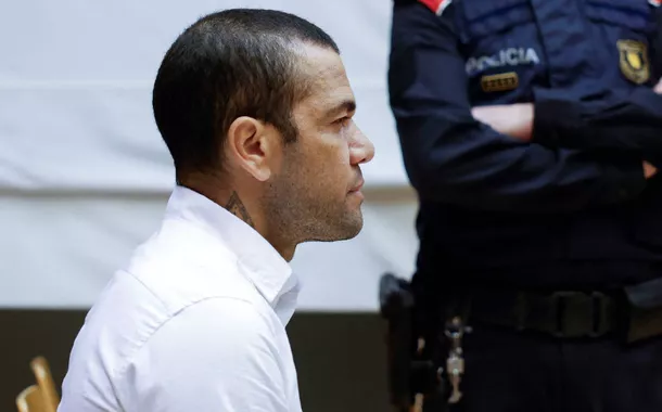 Daniel Alves no tribunal durante o primeiro dia de julgamento por acusação de estupro em Barcelona, Espanha 05/02/2024