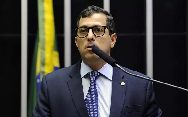 Relator da LDO 2026 exige pagamento antecipado de 65% das emendas parlamentares antes das eleições