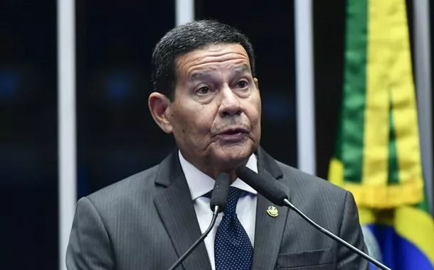 Mourão admite que houve pensamento de ruptura entre os militares, mas não ação golpista