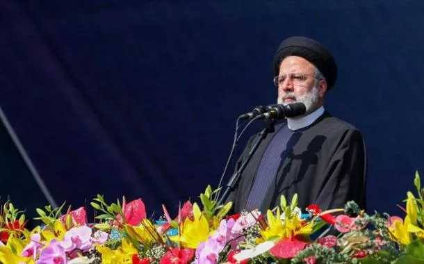 O presidente iraniano, Ebrahim Raisi, fala em comício comemorativo do 45º aniversário da revolução 