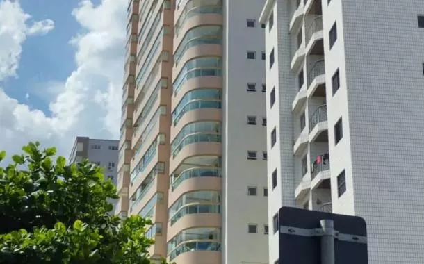 Homem morre ao cair do 15º andar enquanto instalava luzes de Natal em Praia Grande