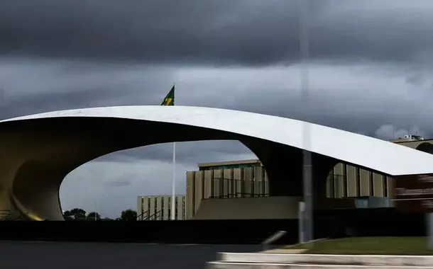 Ecos da caserna em 17 pontos sobre a relação militares e governo