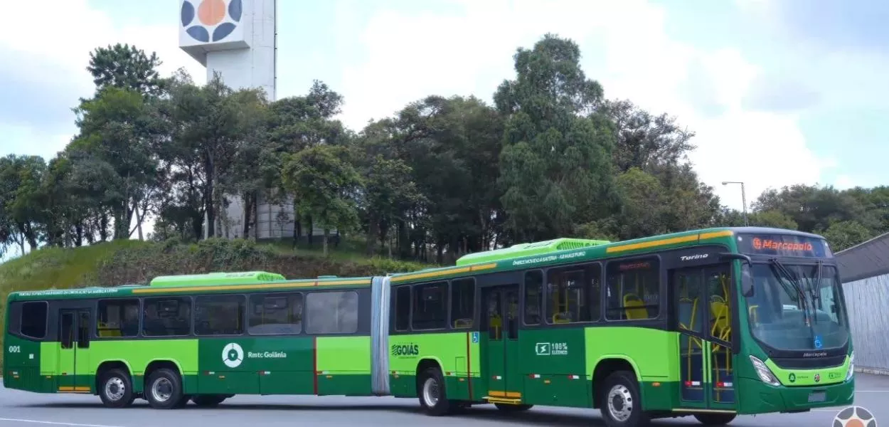Ônibus 100% elétrico superarticulado