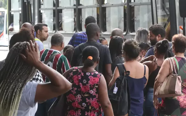 População brasileira começará a diminuir em 2042, diz IBGE