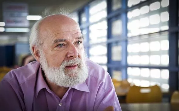 “Lançar uma grande frente internacional contra a extrema direita”, propõe o economista belga Eric Toussaint