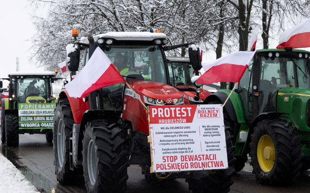 Agricultores poloneses protestamapostar e ganhar dinheiroHrubieszow, perto da fronteira com a Ucrânia 09/02/2024