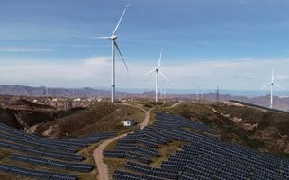 Parque de energia solar e eólica na China