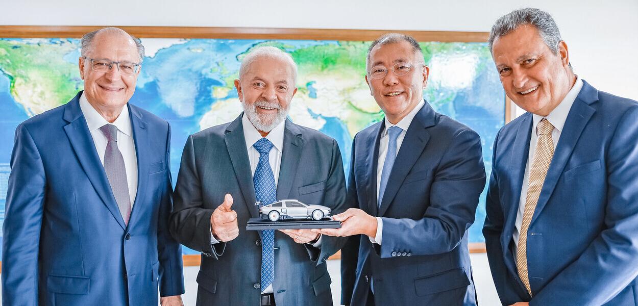 En una reunión con Lula, presidente global del Grupo Hyundai, anuncia inversiones por valor de 1.100 millones de dólares en Brasil hasta 2032.