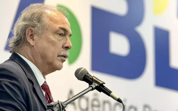 Nova política industrial está revertendo a pesada herança neoliberal, diz Mercadante