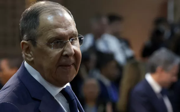 EUA são cúmplices de crimes e não têm interesse na população civil russa, diz Lavrov
