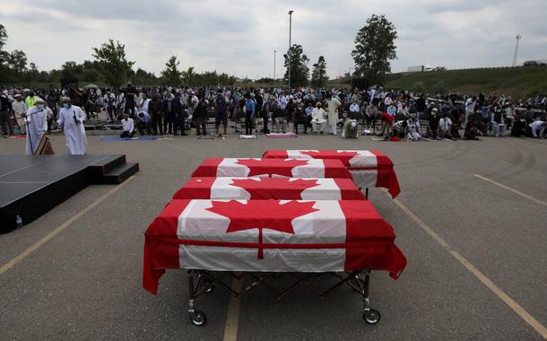 Funeral de família muçulmana morta por nacionalista
