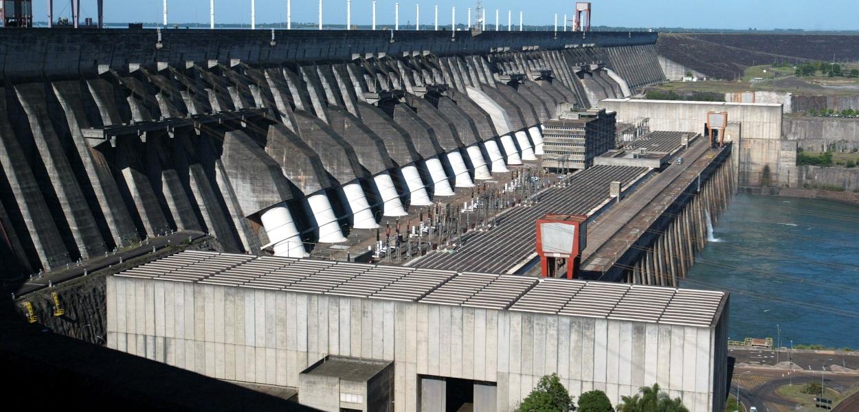 Barragem da usina de Itaipu