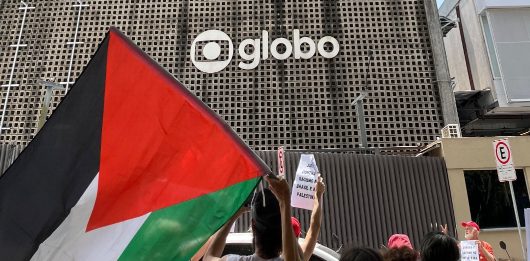 Ato pró-Palestina em frente à Globo no Rio