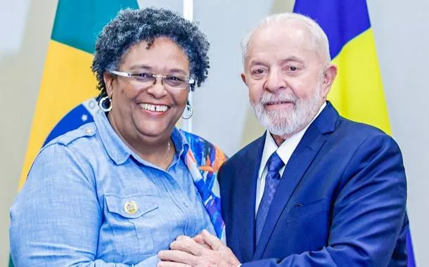 Lula discute reforma do sistema financeiro global em reunião com primeira-ministra de Barbados