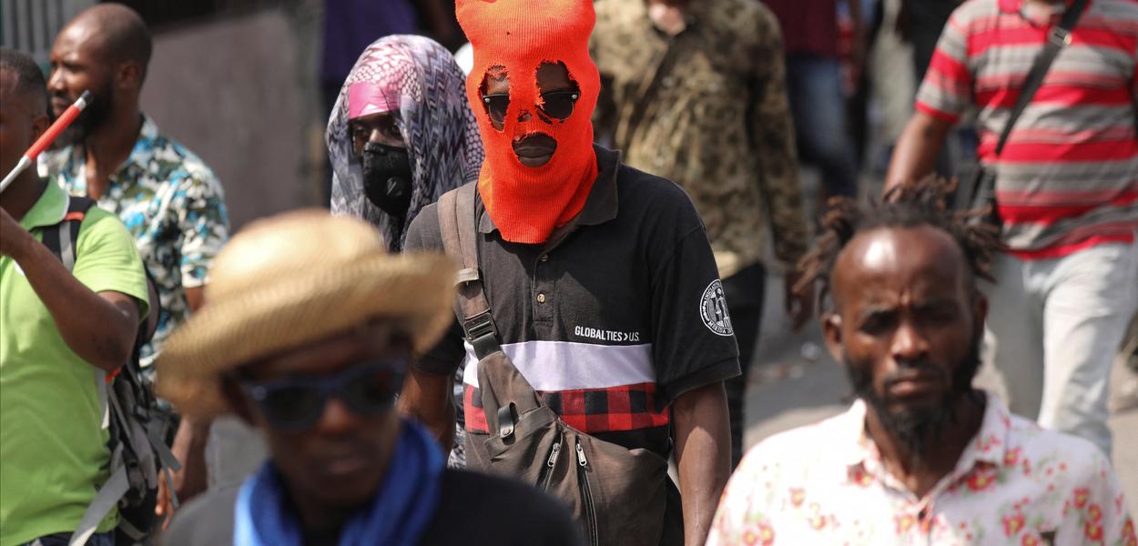 Manifestantes pedem renúncia do primeiro-ministro do Haiti, Ariel Henry, em Porto Príncipe