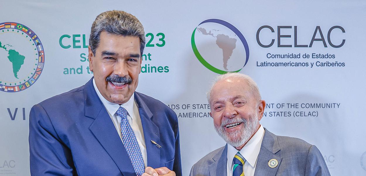 Lula e Maduro se cumprimentam durante reunião da Celac
