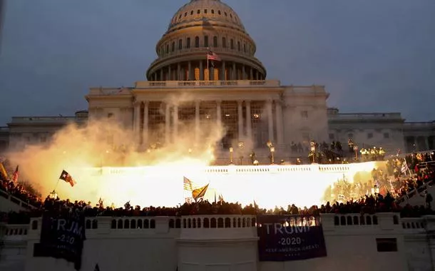 Apoiadores de Donald Trump atacam o Capitólio em Washington