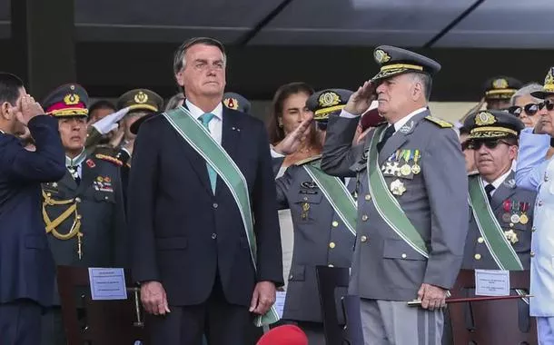 Comandante do Exército cogitou prender general golpista, mas recuou por temor de reação de Bolsonaro