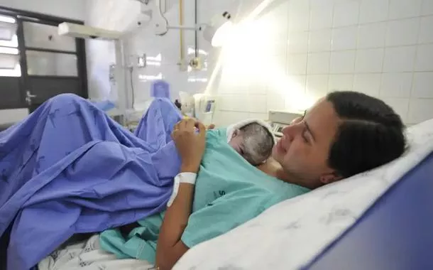 Lula sanciona lei que amplia prazo da licença-maternidade em casos de internação hospitalar