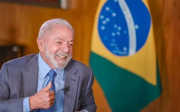 "Nós vamos ter mais emprego, mais salário, mais educação, mais cultura, mais lazer e vamos ter mais prazer”, diz Lula