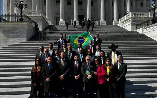 Eduardo Bolsonaro e comitiva articularam com parlamentares dos EUA punições ao Brasil