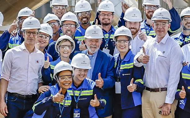 O Brasil está se transformando rapidamente no 'celeiro de energia renovável' do mundo, diz Lula