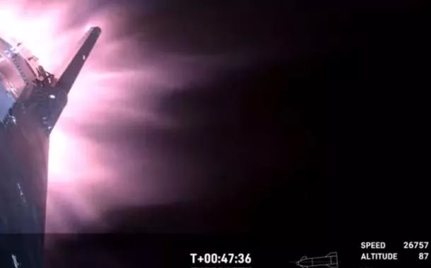 Starship, da SpaceX, entrando na atmosfera