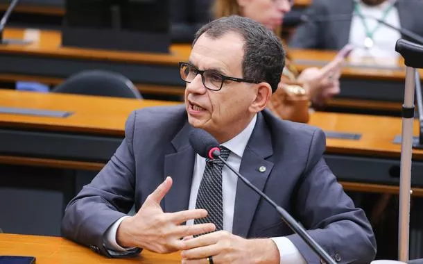 Reimont aciona Conselho Tutelar após bolsonarista usar filha recém-nascida como escudo humano na Câmara