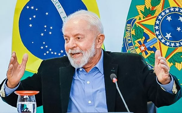 Lula se reúne com membros da sociedade civil, movimentos sociais e representante do sindicato dos petroleiros