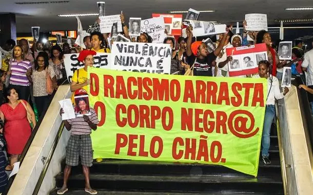 Ativistas repudiam absolvição de PMs que mataram e arrastaram mulher