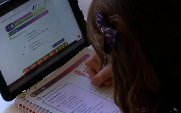 Estudantes de famílias pobres vão receber chips para acesso à internet