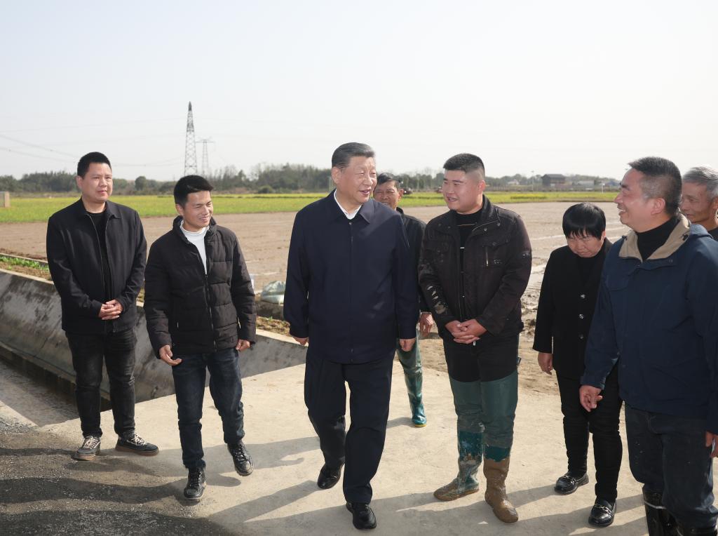 Xi inspeciona trabalho de agricultura da primavera na cidade de Changde, Província de Hunan, centro da China