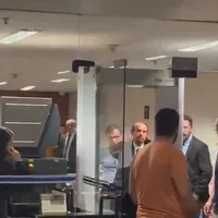 Veja o momento em que Mauro Cid sai preso do STF (vídeo)