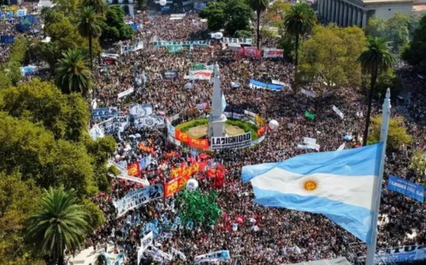 Marcha pela Verdade e Justiça na Argentina desafia Milei, que volta a negar númerocasino amambay netdesaparecidos na ditadura