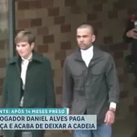 Solto após condenação por estupro, Daniel Alves passeia de mãos dadas com Joana Sanz por Barcelona