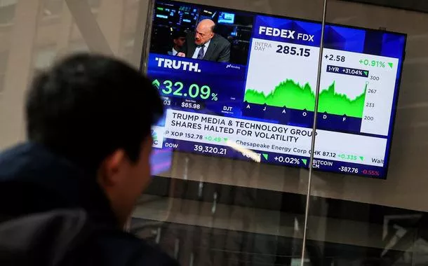 Empresa de mídia social de Trump é avaliada em mais de US$ 9 bilhões e ações disparam em estreia