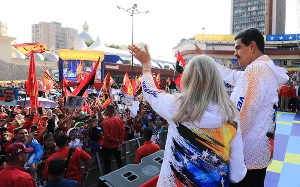 Maduro diz que caminha para uma vitória eleitoral histórica apesar dos planos da oposição
