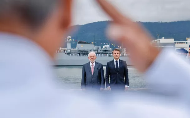 Buscando apoio para a Ucrânia, Macron ouve de Lula: 'a guerra não constrói, só destrói'
