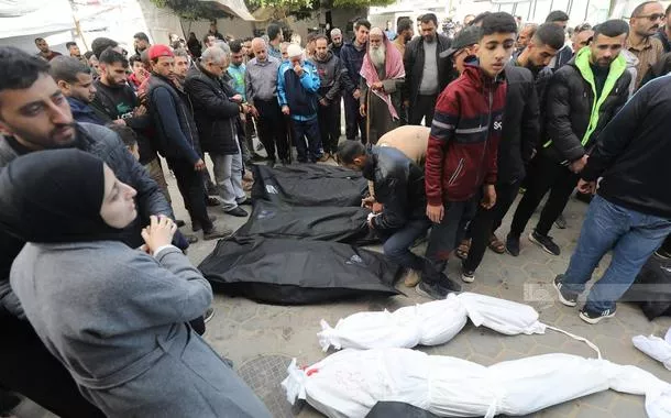 Israel continua ataques em Gaza apesar da resolução do Conselho de Segurança da ONU que impõe o cessar-fogo temporário