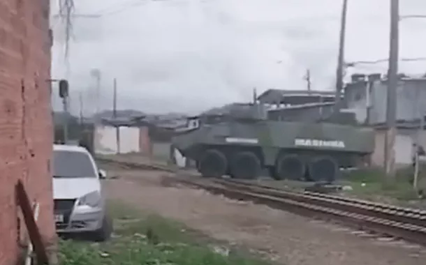 Movimentação de tanques de guerra no litoral de SP assusta moradores (vídeo)