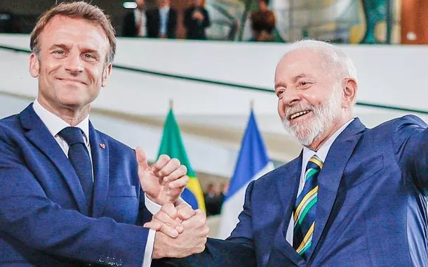 Presidente da República, Luiz Inácio Lula da Silva, ao lado do Presidente da República Francesa, Emmanuel Macron
