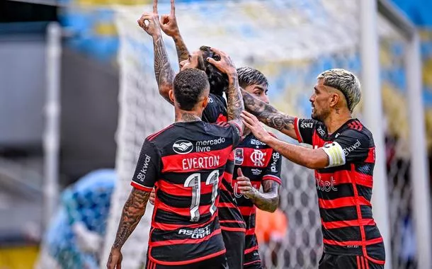 Flamengo lança 6 a 1 no Vasco e vira líder provisório do Brasileirão
