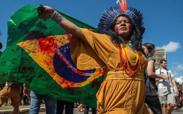 Uerj concede título de doutora honoris causa a Sonia Guajajara