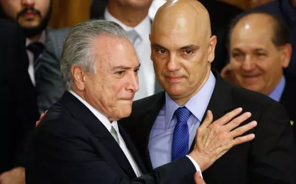 Internautas criticam Alexandre de Moraes por elogiar o governo Michel Temer